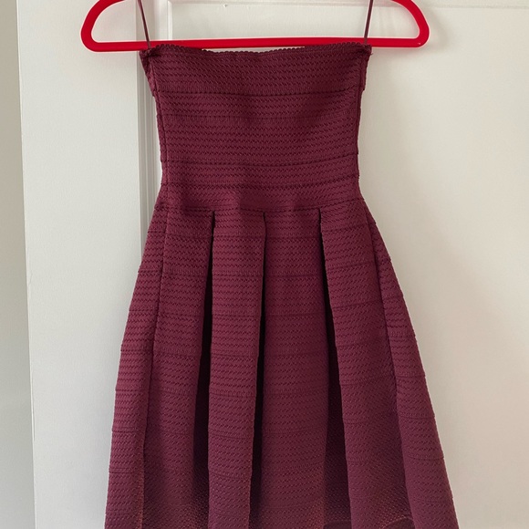 Women’s strapless burgundy dress - Picture 2 of 4